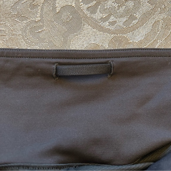 LULULEMON MIND OVER MILES BLACK 3.5 INSEAM LOW RISE SHORT SIZE 2 - Picture 12 of 14